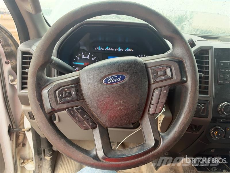 Ford F-250 XL 4x2 Extended Cab Pickup Egyéb