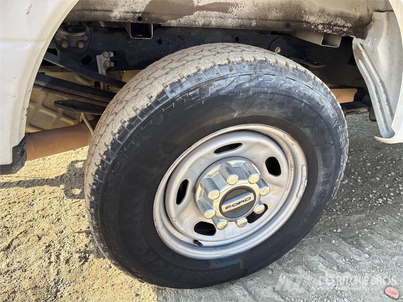 Ford F-250 XL 4x2 Extended Cab Pickup Muu