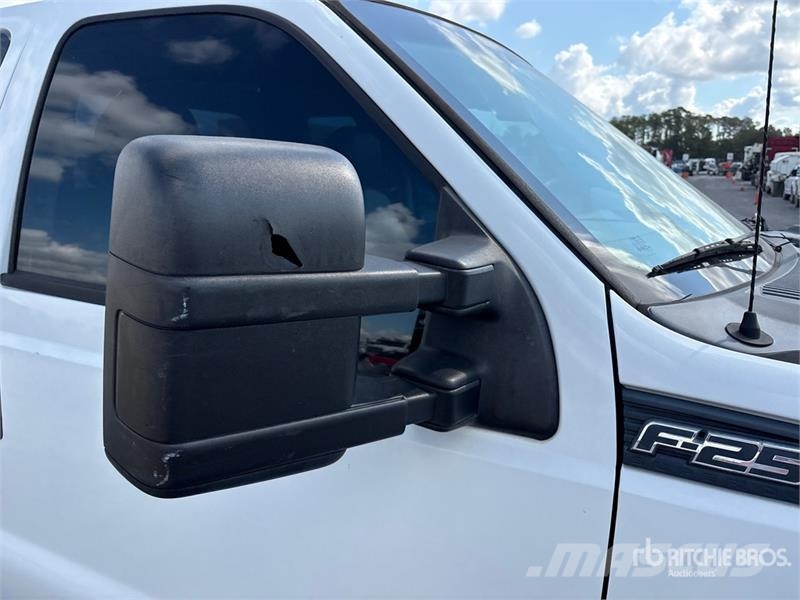 Ford F-250 XL 4x2 Extended Cab Utility Truck Utilitaire benne