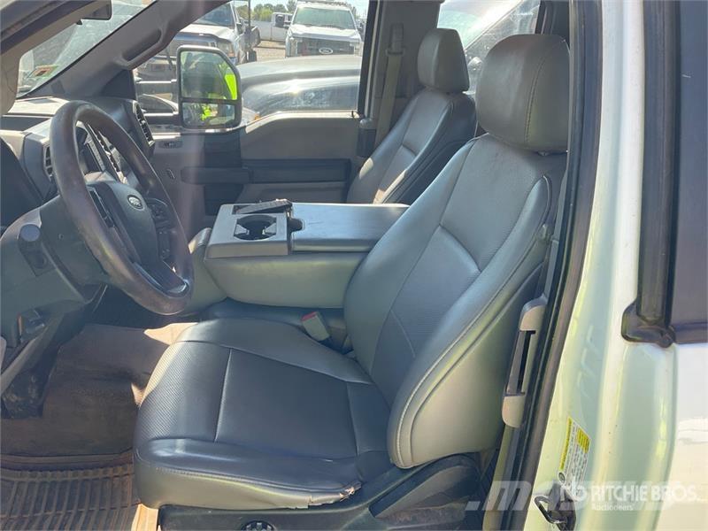 Ford F-250 XL 4x2 Extended Cab Pickup Inne