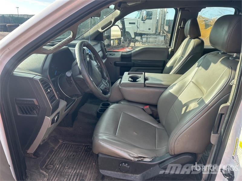 Ford F-250 XL 4x2 Extended Cab Pickup Outro