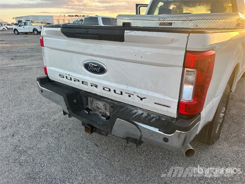 Ford F-250 XL 4x2 Extended Cab Pickup Furgoni altro