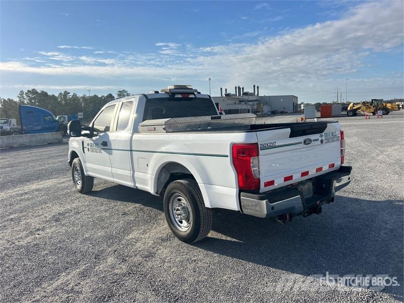 Ford F-250 XL 4x2 Extended Cab Pickup Andre varebiler