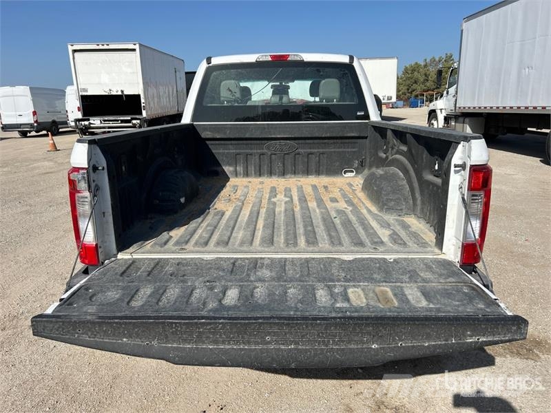 Ford F-250 XL 4x2 Extended Cab Pickup Muu