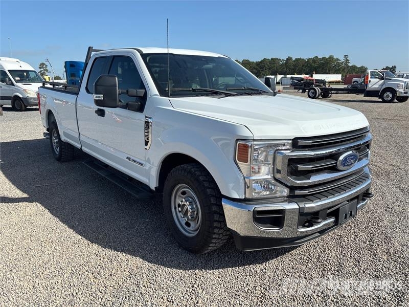 Ford F-250 XL 4x2 Extended Cab Pickup Andre varebiler