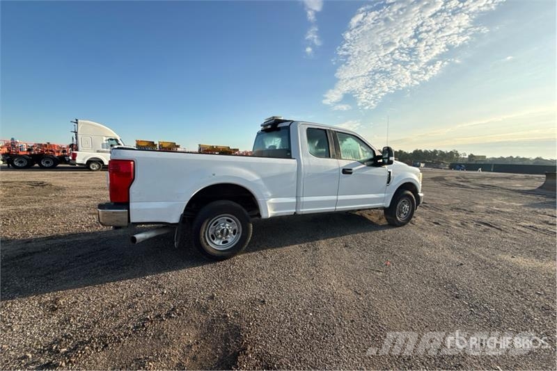 Ford F-250 XL 4x2 Extended Cab Pickup Інше