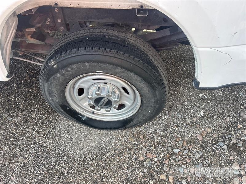 Ford F-250 XL 4x2 Extended Cab Pickup Outro