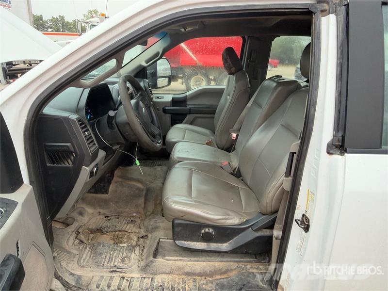 Ford F-250 XL 4x2 Extended Cab Pickup Egyéb