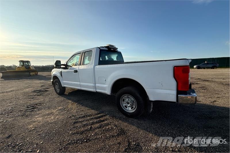 Ford F-250 XL 4x2 Extended Cab Pickup Інше