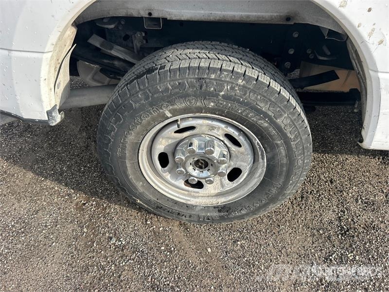Ford F-250 XL 4x2 Extended Cab Pickup Ostalo