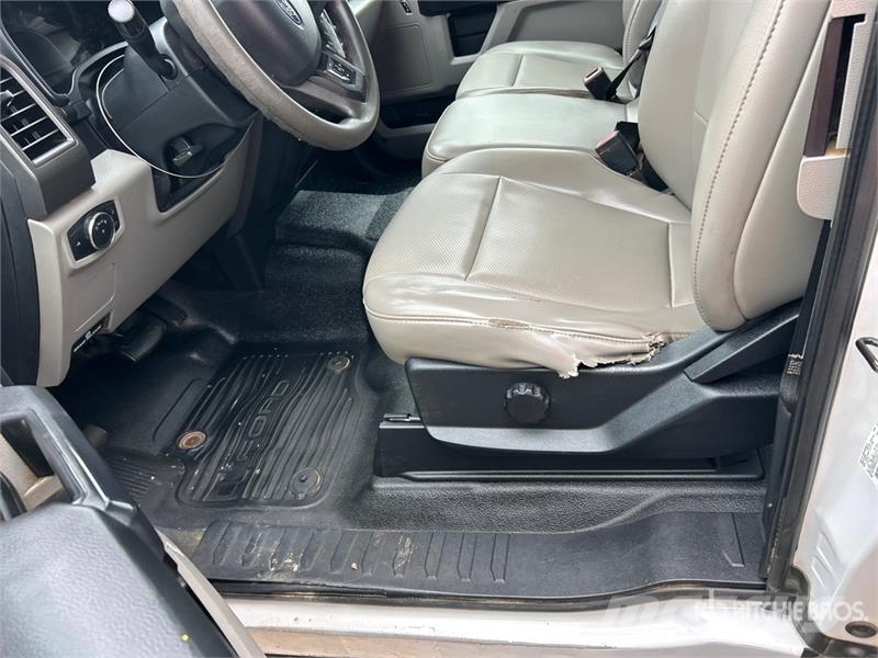 Ford F-250 XL 4x2 Extended Cab Pickup (Inoperable) その他