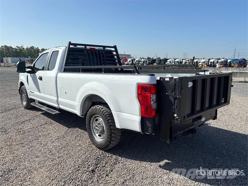 Ford F-250 XL 4x2 Extended Cab Pickup Andre varebiler