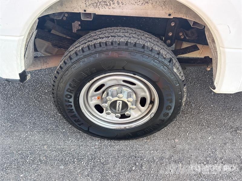 Ford F-250 XL 4x2 Extended Cab Pickup Otros