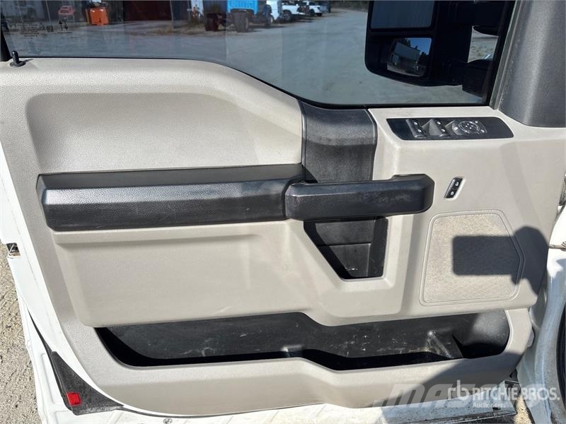 Ford F-250 XL 4x2 Extended Cab Pickup أخرى