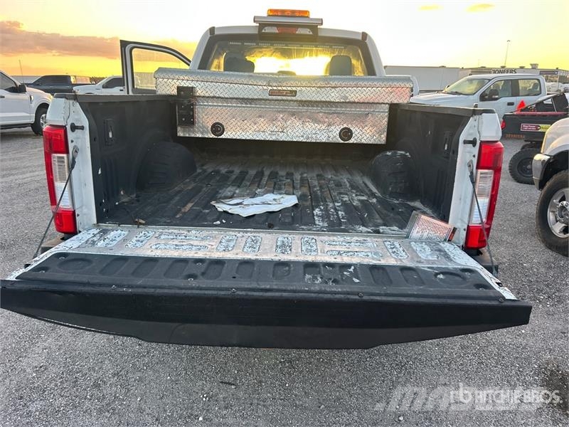 Ford F-250 XL 4x2 Extended Cab Pickup Furgoni altro