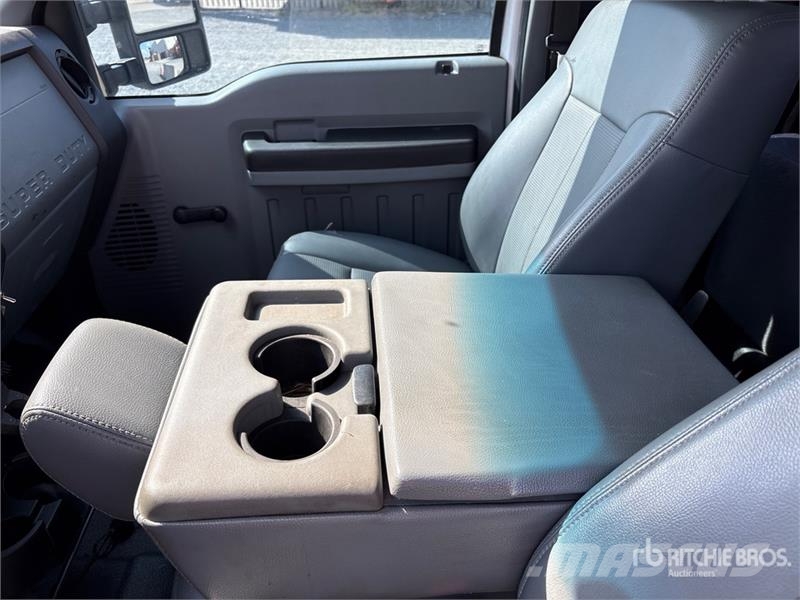 Ford F-250 XL 4x2 Extended Cab Utility Truck Utilitaire benne