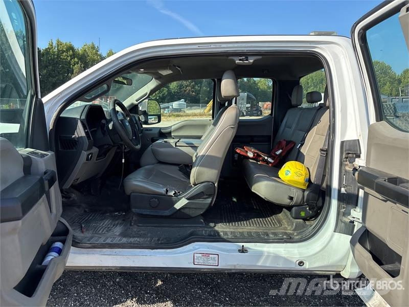 Ford F-250 XL 4x2 Extended Cab Pickup أخرى