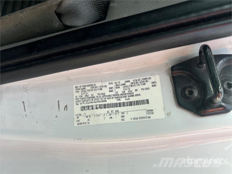 Ford F-250 XL 4x2 Extended Cab Pickup Outro