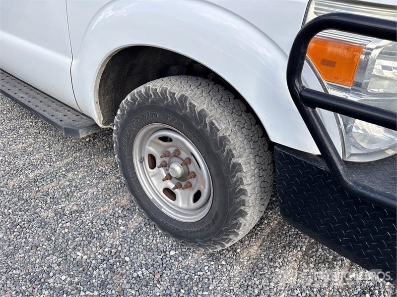 Ford F-250 XL 4x2 Extended Cab Utility Truck Utilitaire benne