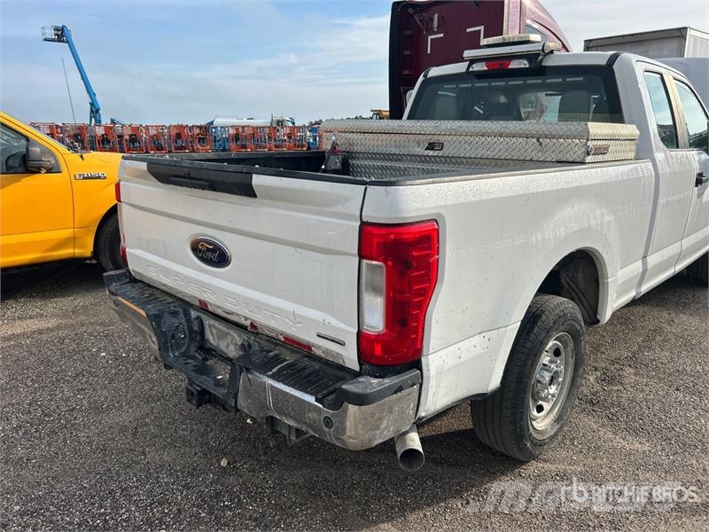 Ford F-250 XL 4x2 Extended Cab Pickup Ostalo