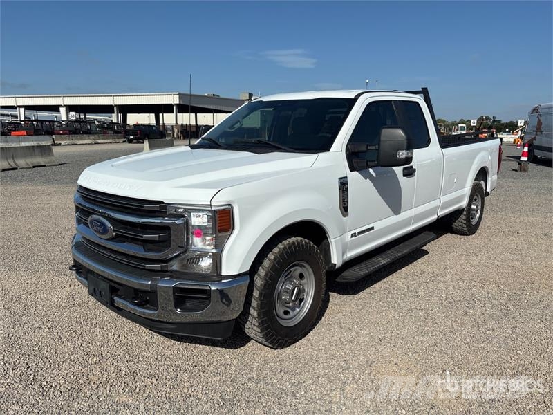 Ford F-250 XL 4x2 Extended Cab Pickup Andre varebiler
