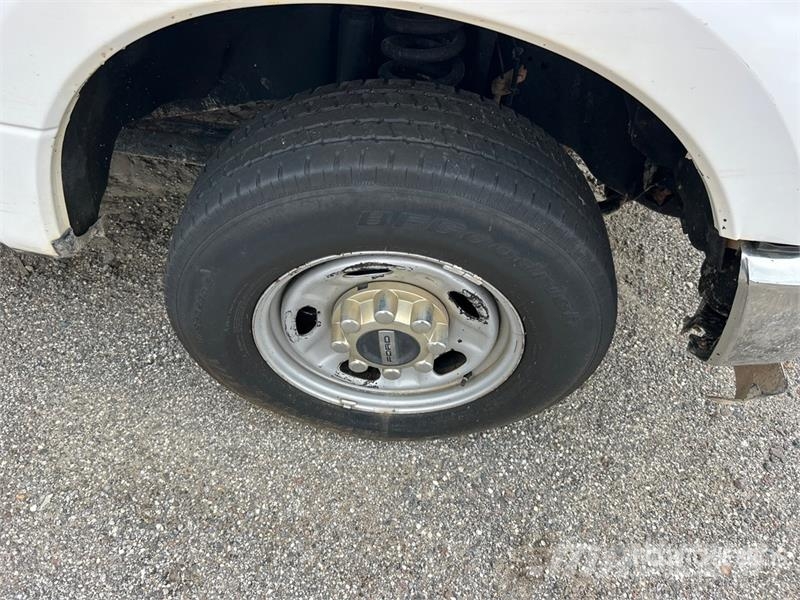 Ford F-250 XL 4x2 Extended Cab Pickup (Inoperable) その他