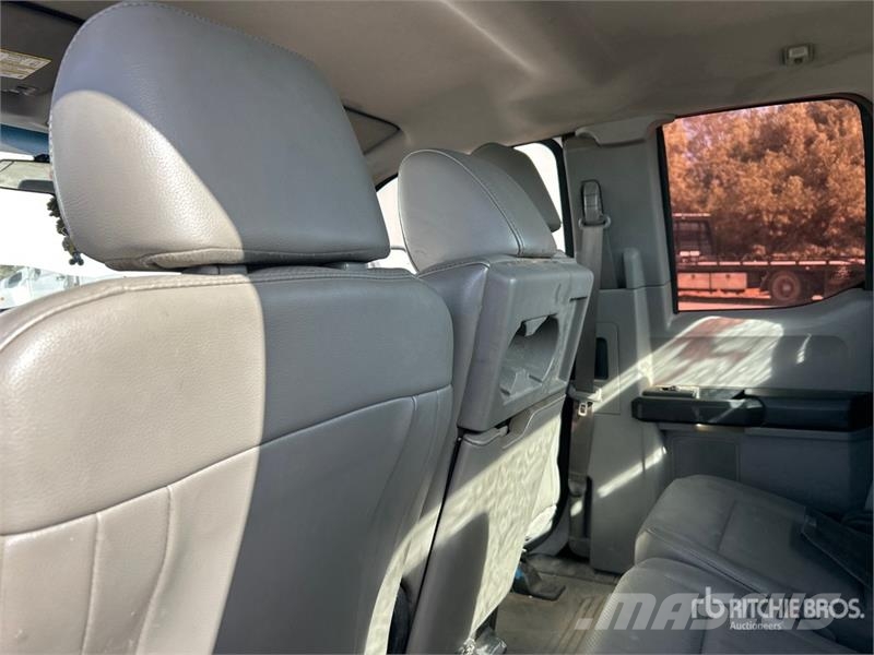 Ford F-250 XL 4x2 Extended Cab Pickup Muu