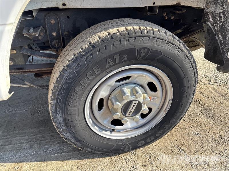 Ford F-250 XL 4x2 Extended Cab Pickup أخرى