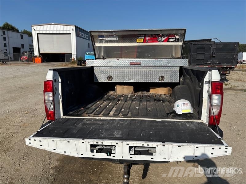 Ford F-250 XL 4x2 Extended Cab Pickup أخرى
