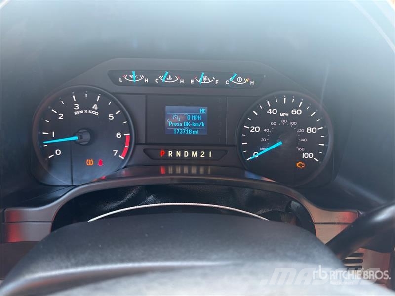 Ford F-250 XL 4x2 Extended Cab Pickup Iné