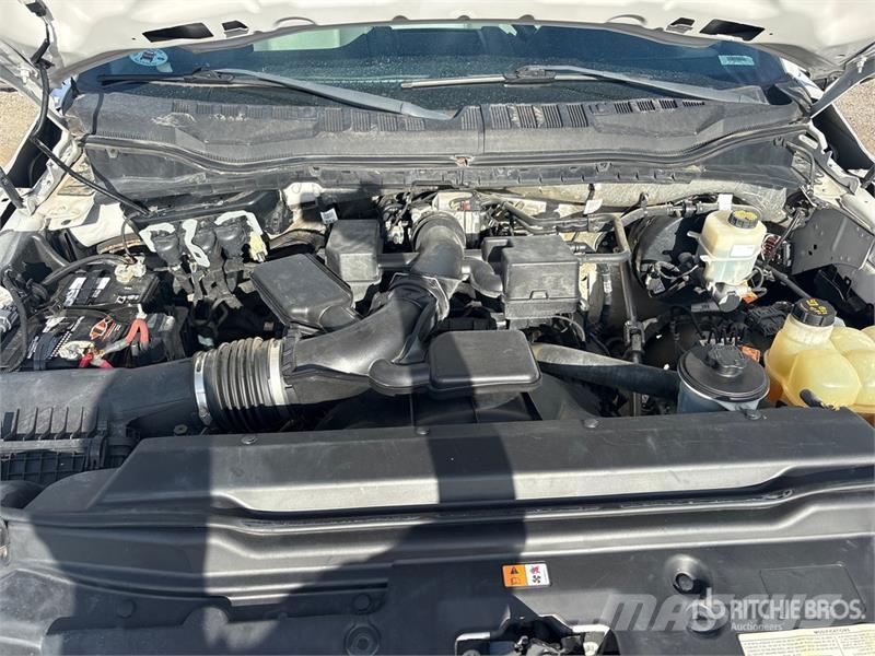 Ford F-250 XL 4x2 Extended Cab Pickup Otros