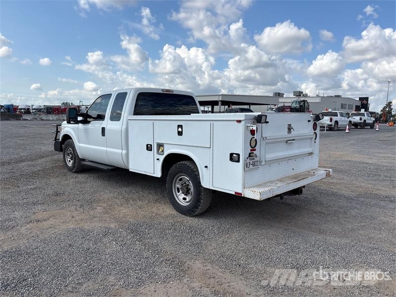 Ford F-250 XL 4x2 Extended Cab Utility Truck Utilitaire benne