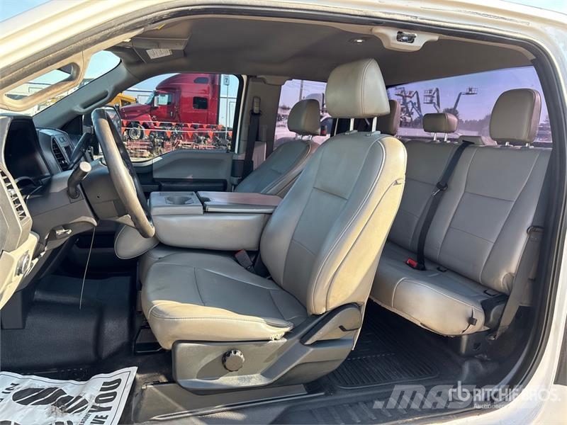 Ford F-250 XL 4x2 Extended Cab Pickup Muu