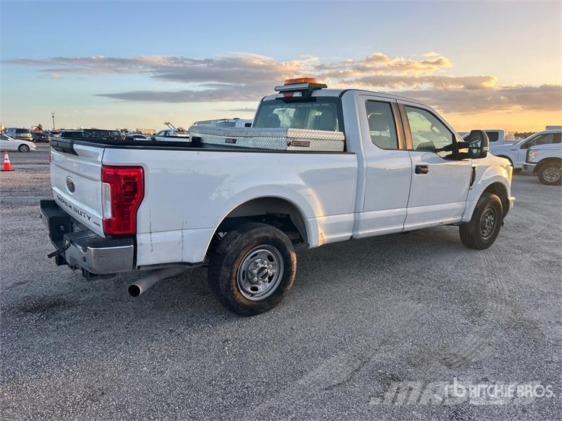 Ford F-250 XL 4x2 Extended Cab Pickup Furgoni altro