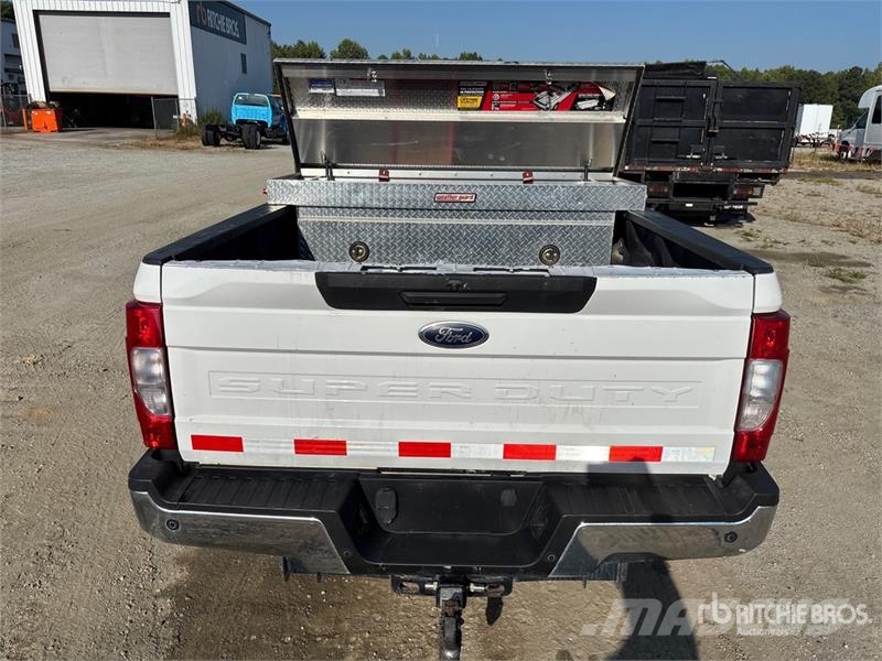 Ford F-250 XL 4x2 Extended Cab Pickup أخرى