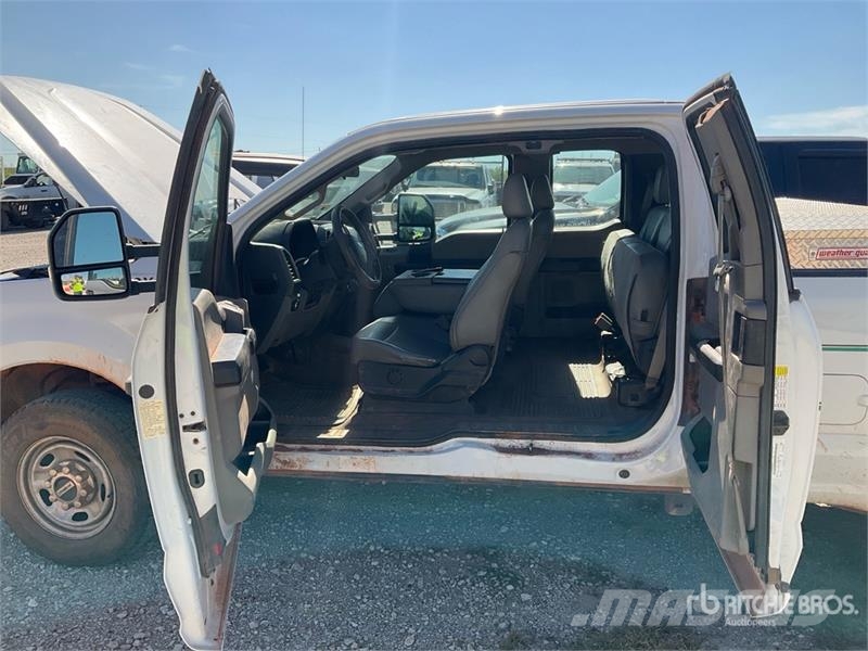 Ford F-250 XL 4x2 Extended Cab Pickup Inne