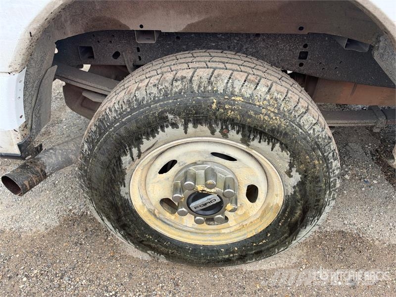 Ford F-250 XL 4x2 Extended Cab Pickup Egyéb