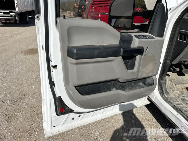 Ford F-250 XL 4x2 Extended Cab Pickup Muu