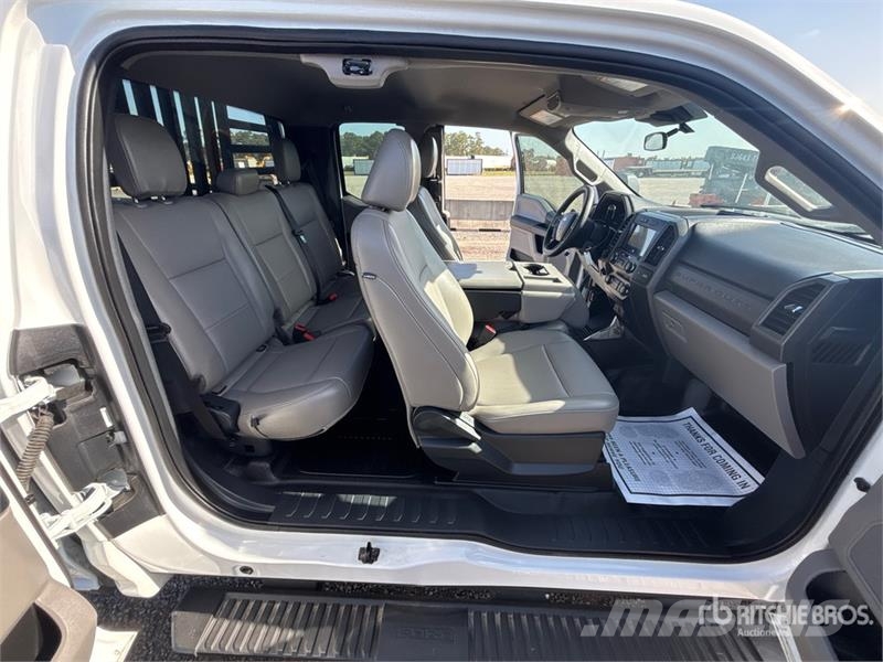Ford F-250 XL 4x2 Extended Cab Pickup Andre varebiler