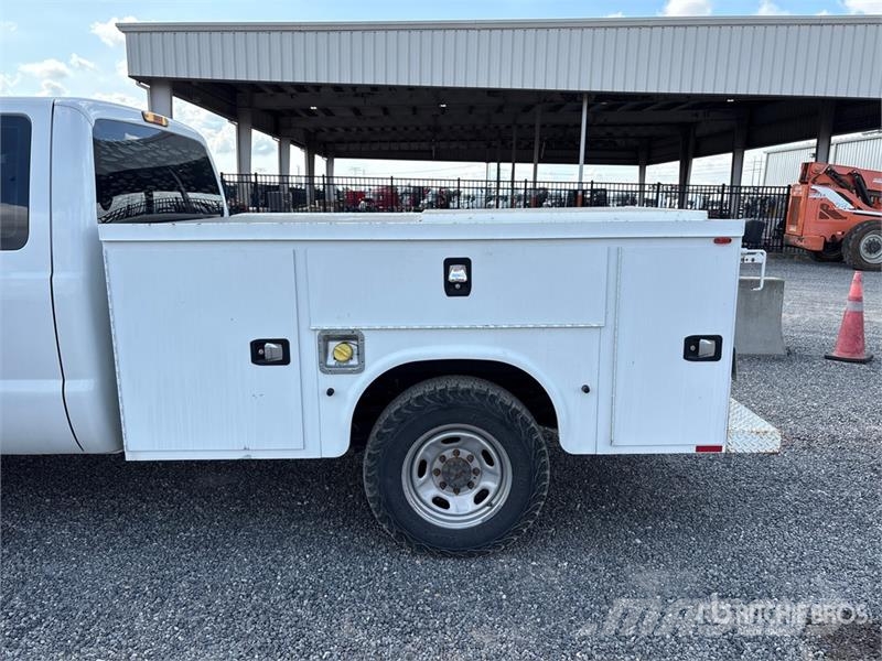 Ford F-250 XL 4x2 Extended Cab Utility Truck Utilitaire benne