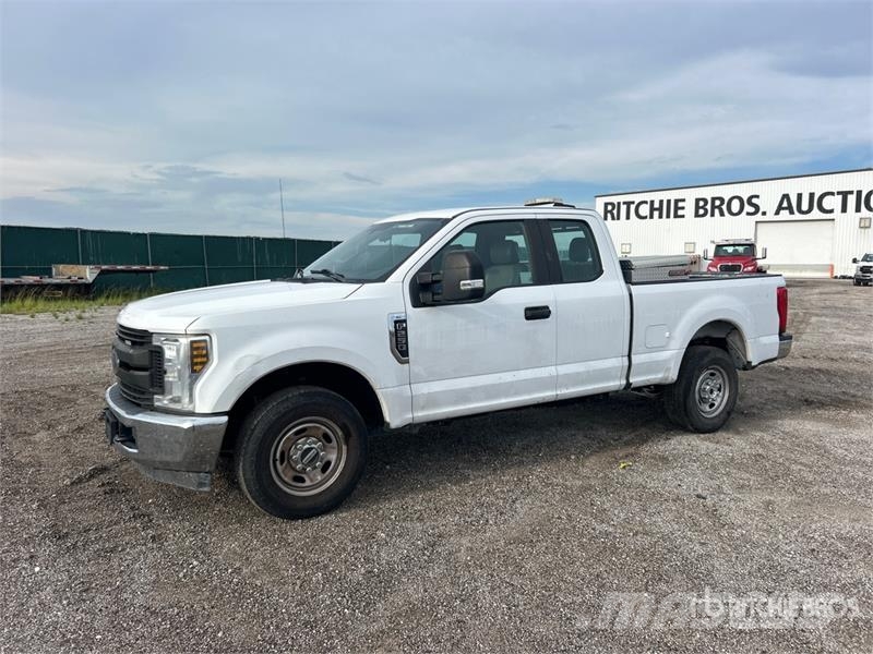 Ford F-250 XL 4x2 Extended Cab Pickup Furgoni altro