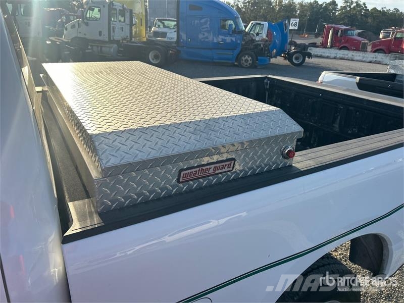 Ford F-250 XL 4x2 Extended Cab Pickup Andre varebiler