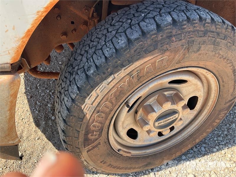 Ford F-250 XL 4x2 Extended Cab Pickup Inne