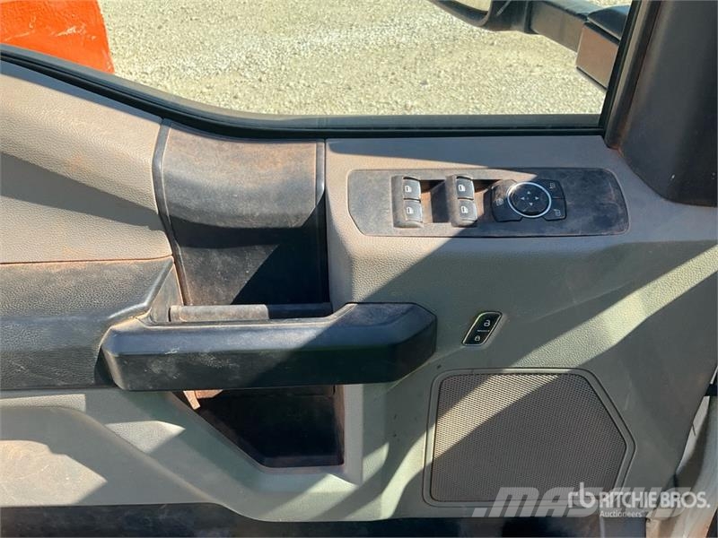 Ford F-250 XL 4x2 Extended Cab Pickup Inne
