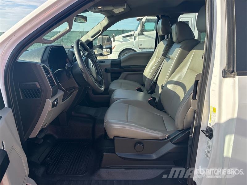 Ford F-250 XL 4x2 Extended Cab Pickup Otros