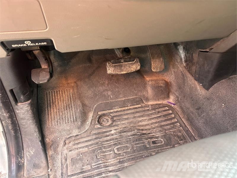 Ford F-250 XL 4x2 Extended Cab Pickup Outro