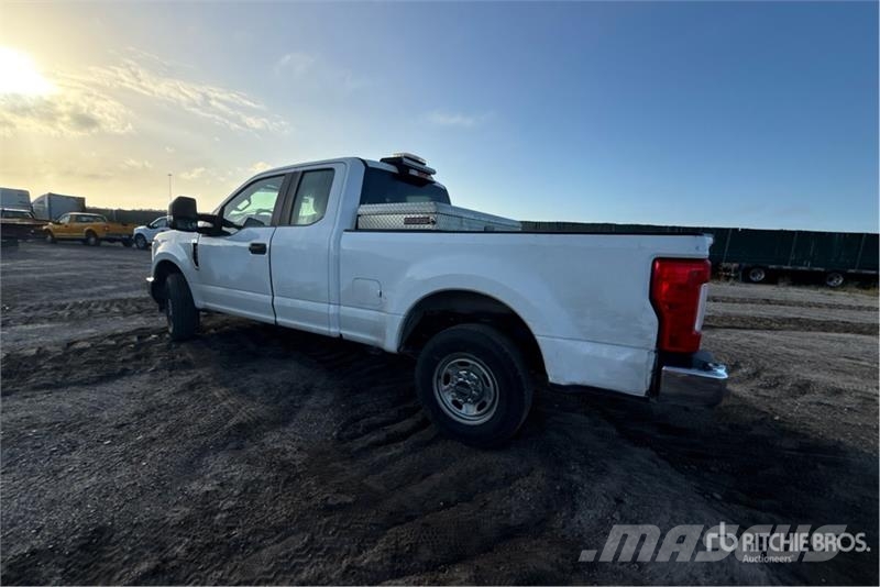 Ford F-250 XL 4x2 Extended Cab Pickup Прочие фургоны