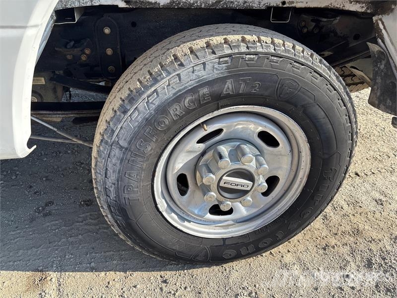 Ford F-250 XL 4x2 Extended Cab Pickup Muu