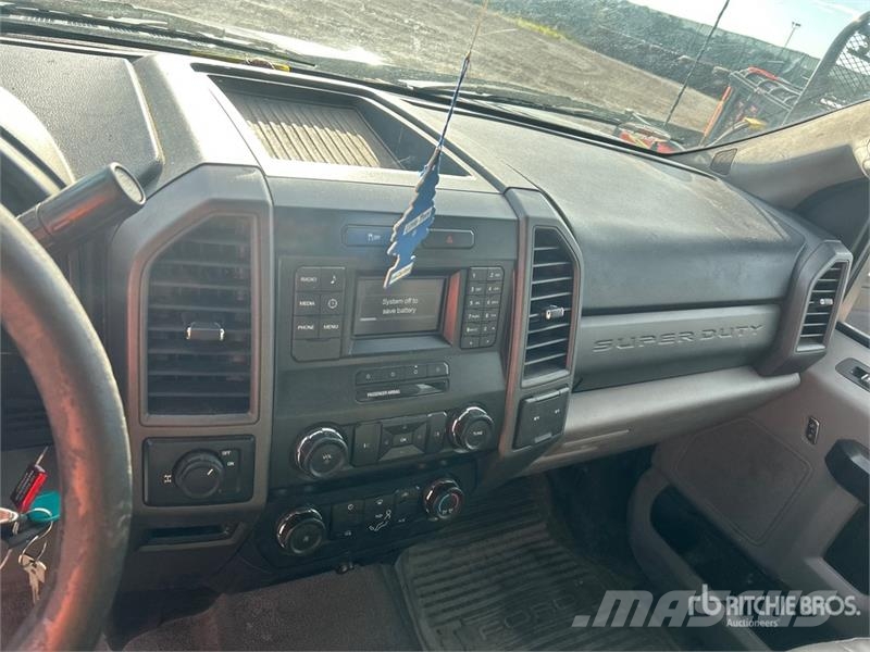 Ford F-250 XL 4x2 Extended Cab Pickup Outro