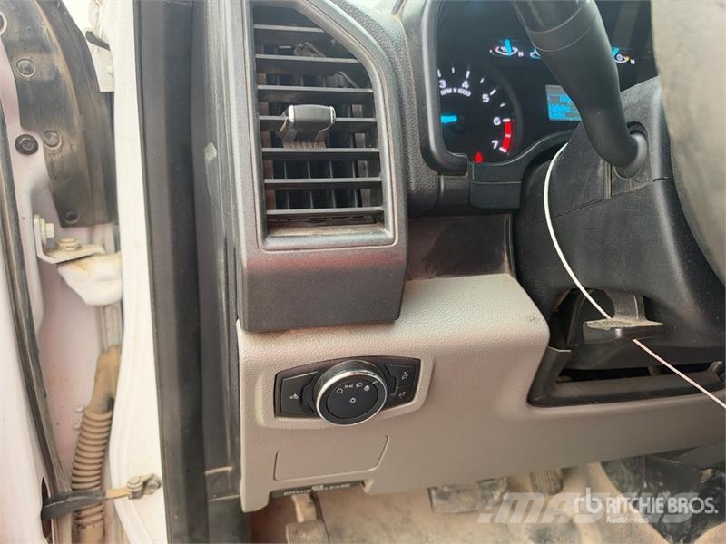 Ford F-250 XL 4x2 Extended Cab Pickup Egyéb